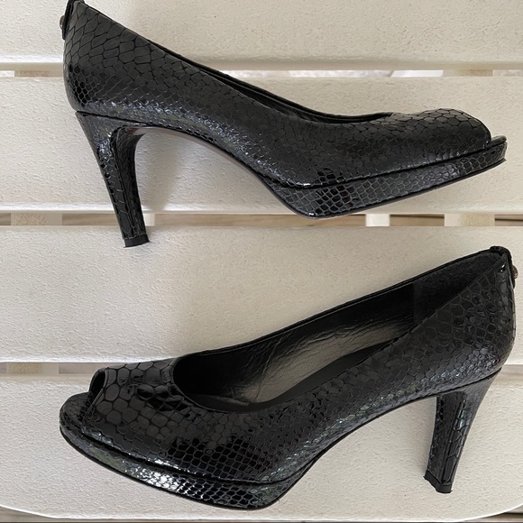 Stuart Weitzman black snake embossed pumps 9 - Picture 7 of 14